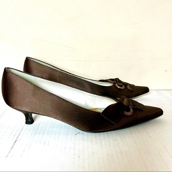 Vintage STUART WEITZMAN 90’s Brown silk satin pointed toe rhinestone heels 7.5 N - Picture 1 of 10